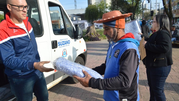 Assistência Social entrega cobertores para moradores de rua na Praça João Pessoa