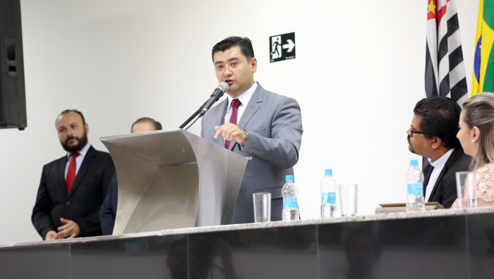 Rodrigo Ashiuchi é empossado prefeito de Suzano-SP