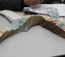 Prefeitura de Suzano-SP descobre fraude em cemitérios; servidor é suspeito de não repassar taxas