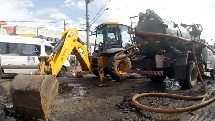 Retroescavadeira da Prefeitura de Suzano-SP é roubada durante trabalho no Sesc