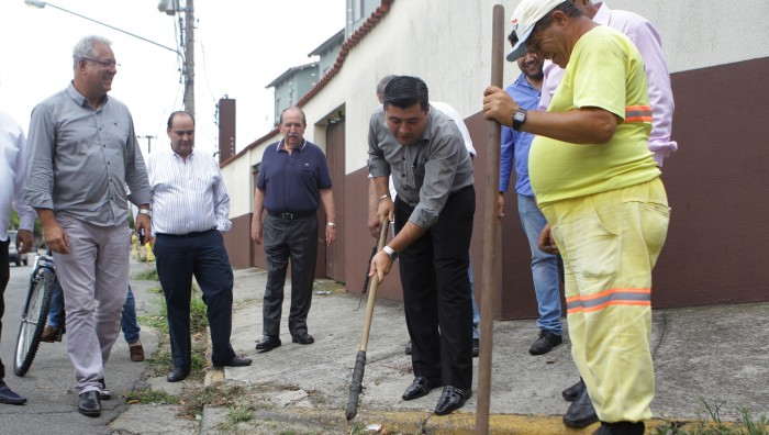 Prefeito Rodrigo Ashiuchi acompanha primeiro dia de mutirão de limpeza em Suzano-SP