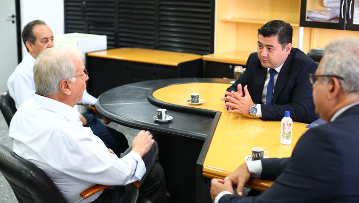 Prefeito Rodrigo Ashiuchi recebe visita do deputado Estevam Galvão