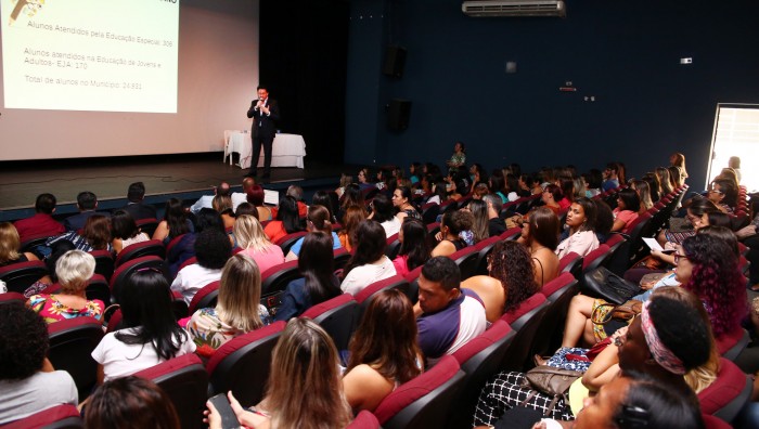 Educação reúne equipes pedagógicas e demais  profissionais da rede para tratar do ano letivo de 2017