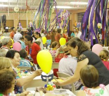Mais de mil fraldas geriátricas são arrecadadas no baile “Pulando Carnaval com a Melhor Idade”