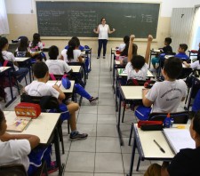 Prefeito e secretário de Educação de Suzano-SP visitam escolas no primeiro dia de aula do ano letivo de 2017
