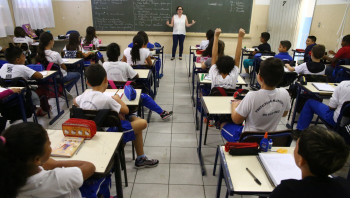 Prefeito e secretário de Educação de Suzano-SP visitam escolas no primeiro dia de aula do ano letivo de 2017