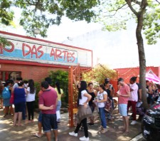 Forte demanda marca primeiro dia de inscrições para oficinas culturais em Suzano-SP