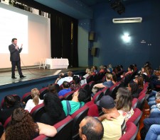 Prefeito de Suzano-SP se reúne com merendeiras da rede municipal de ensino