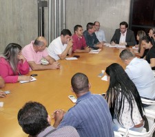 Secretário de Educação de Suzano-SP anuncia aquisição de cinco novos ônibus para transporte Escolar