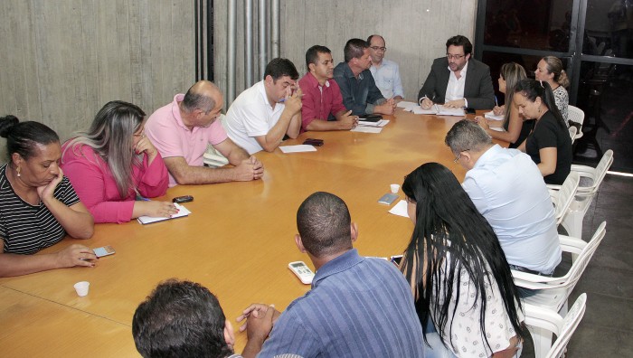 Secretário de Educação de Suzano-SP anuncia aquisição de cinco novos ônibus para transporte Escolar