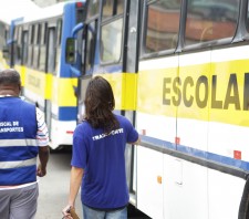 Diretoria de Trânsito de Suzano-SP realiza inspeção em ônibus escolares do Estado no distrito de Palmeiras