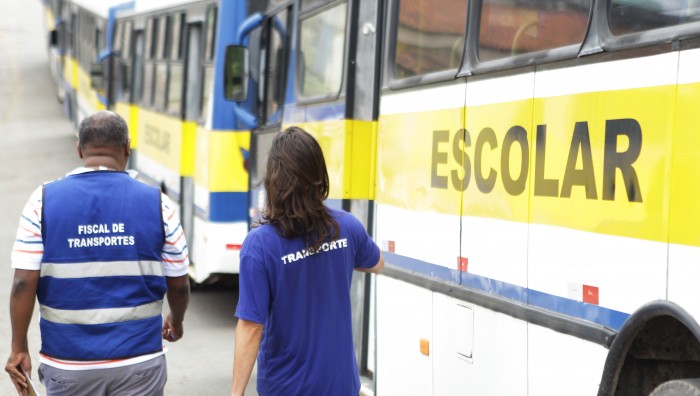 Diretoria de Trânsito de Suzano-SP realiza inspeção em ônibus escolares do Estado no distrito de Palmeiras