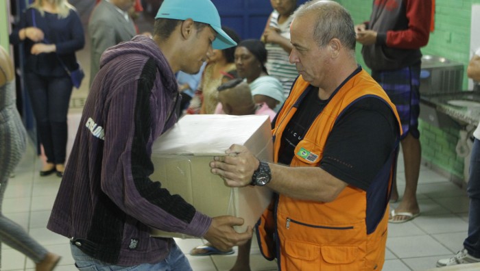 Prefeitura de Suzano-SP distribui mantimentos,  colchões e kits de limpeza para vítimas de enchente