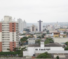 Em reunião com moradores do Jardim Revista, prefeito de Suzano-SP fala em retomar obra de UBS
