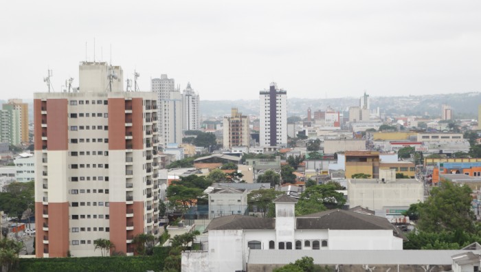 Em reunião com moradores do Jardim Revista, prefeito de Suzano-SP fala em retomar obra de UBS
