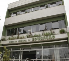 Secretário de Educação cobra construção de unidades escolares e verbas do FDE com secretário de Estado