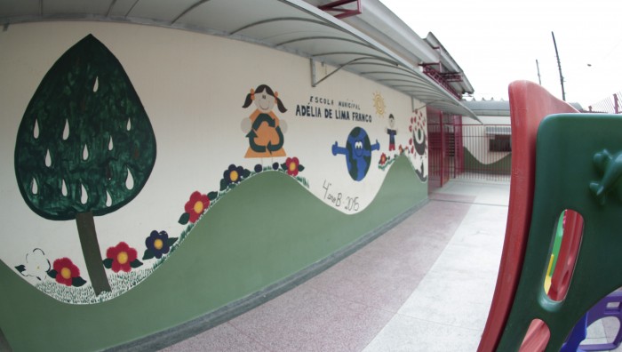 Secretário de Educação conversa com pais de alunos  no Jardim Amazonas sobre transporte escolar