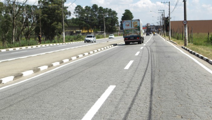 Sinalização horizontal de ruas da zona norte de Suzano-SP é revitalizada