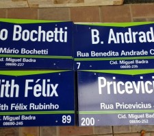 Secretaria de Transporte e Mobilidade Urbana instala  placas de nomes de rua na região norte de Suzano-SP