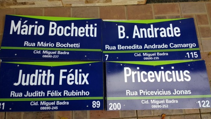 Secretaria de Transporte e Mobilidade Urbana instala  placas de nomes de rua na região norte de Suzano-SP