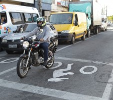 Secretaria de Transporte de Suzano-SP implanta bolsões para motociclistas na região norte