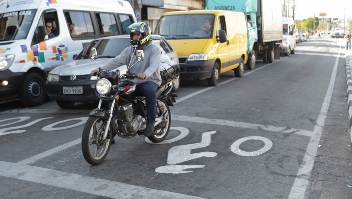 Secretaria de Transporte de Suzano-SP implanta bolsões para motociclistas na região norte
