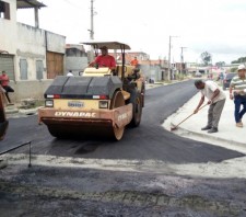 Prefeitura de Suzano-SP retoma serviços de pavimentação no Badra-Jaguari