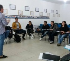 Instituição Abrace promove palestra sobre prevenção ao bullying a professores da rede de ensino de Suzano-SP
