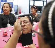 Em referência ao Dia das Mães, Fundo Social promove “Momento Beleza” para servidoras municipais