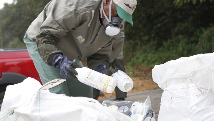 Prefeitura de Suzano-SP e Adiaesp recolhem embalagens de agrotóxicos no distrito de Palmeiras