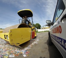 Prefeitura de Suzano-SP destrói 85 mil mídias não-originais apreendidas pela Fiscalização de Posturas