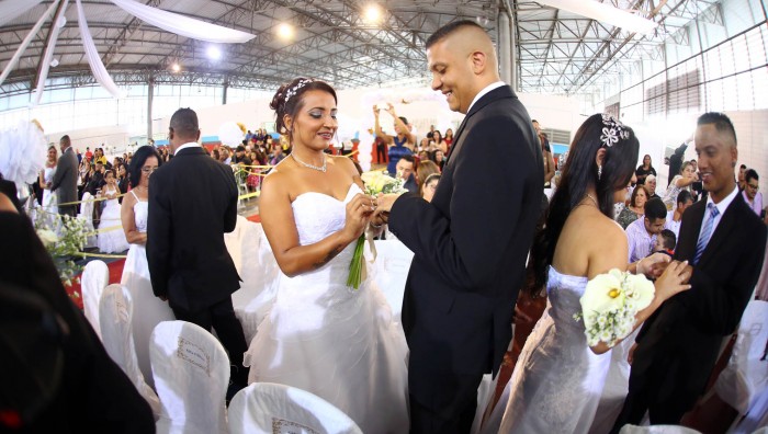 Casamento Comunitário une 25 casais em cerimônia realizada no Parque Municipal “Max Feffer”