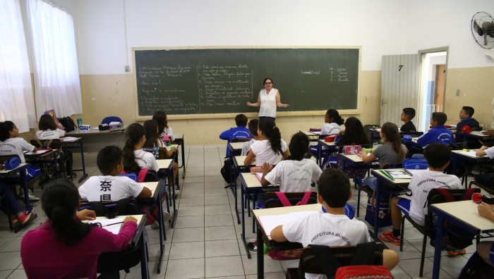 Programa vai promover visitas de alunos da rede municipal a fábricas de Suzano-SP