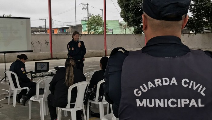 Mais de 50 famílias recebem orientação no projeto “Patrulha Maria da Penha nas Escolas” em Suzano-SP