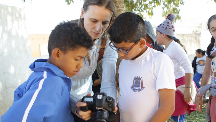 Alunos de escolas municipais de Suzano-SP participam de oficina com fotógrafos profissionais