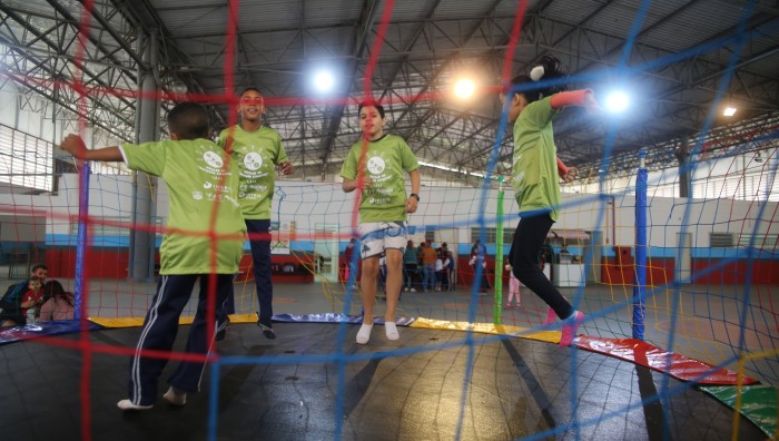 “Núcleo de Iniciação ao Esporte” promove entrega de uniformes para 60 alunos da rede municipal
