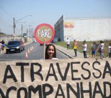 Alunos da rede municipal mobilizam “blitz educativa” de segurança no trânsito para motoristas e pedestres