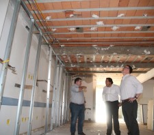 Secretaria de Saúde de Suzano-SP vistoria obras do futuro Hospital Saint  Nicholas e debate orientações técnicas quanto ao processo de reforma