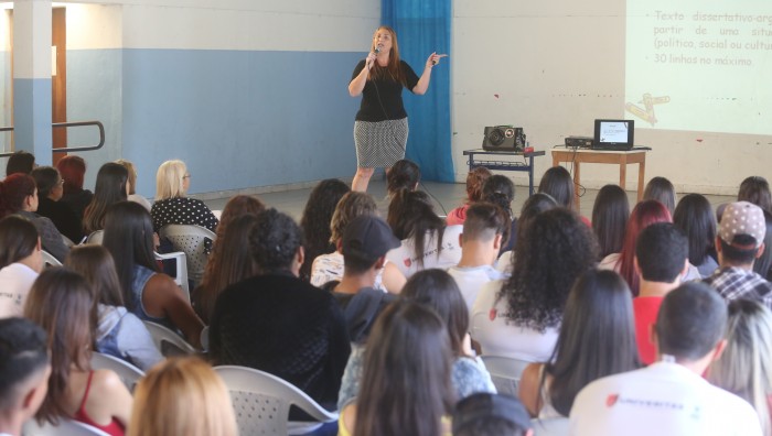 Cerca de 400 alunos participam do Prepara Enem; iniciativa segue para sua terceira aula em Suzano-SP