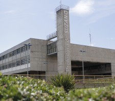 Prefeito e secretários ouvem pedidos de moradores da região do Jardim Leymar