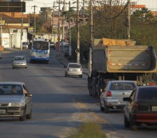 Prefeito de Suzano-SP assina convênio para recapeamento da Estrada Francisco Marengo; obras começam no início de 2018