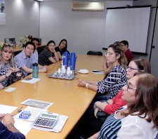 Prefeito de Suzano-SP recebe novos médicos contratados em processo seletivo; PA de Palmeiras terá reforço de 10 novos profissionais