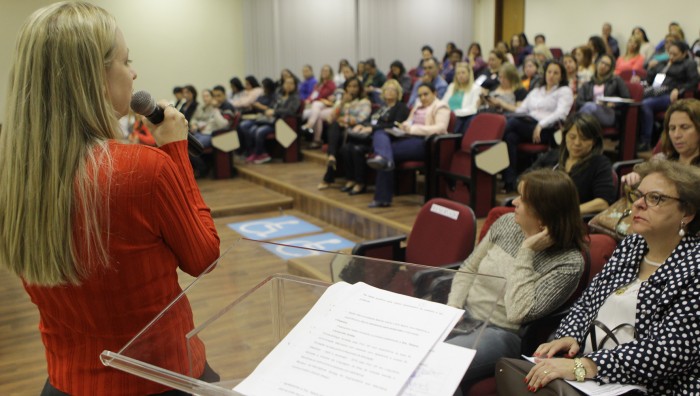 Secretaria de Educação de Suzano-SP promove palestra sobre comunicação alternativa para educadores