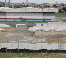 Prefeito de Suzano vistoria obras da pista de skate do Parque Max Feffer