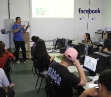 Curso capacita empresários e funcionários em mídias sociais