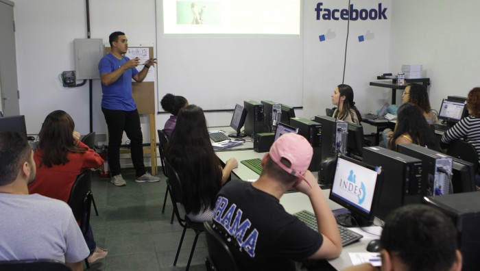 Curso capacita empresários e funcionários em mídias sociais