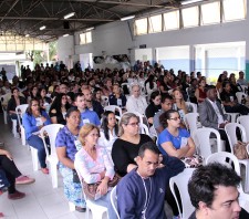 Prefeito confirma uniformes, materiais e reformas em escolas