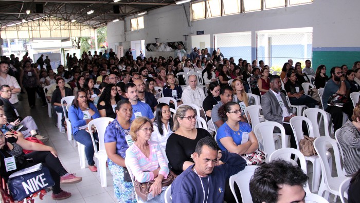 Prefeito confirma uniformes, materiais e reformas em escolas