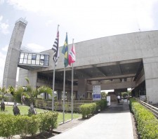 Suzano firma convênio com construtora para criar novas vagas em escolas