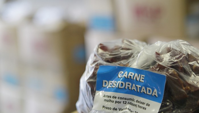 Banco de Alimentos distribui carne seca para 2,9 mil famílias carentes